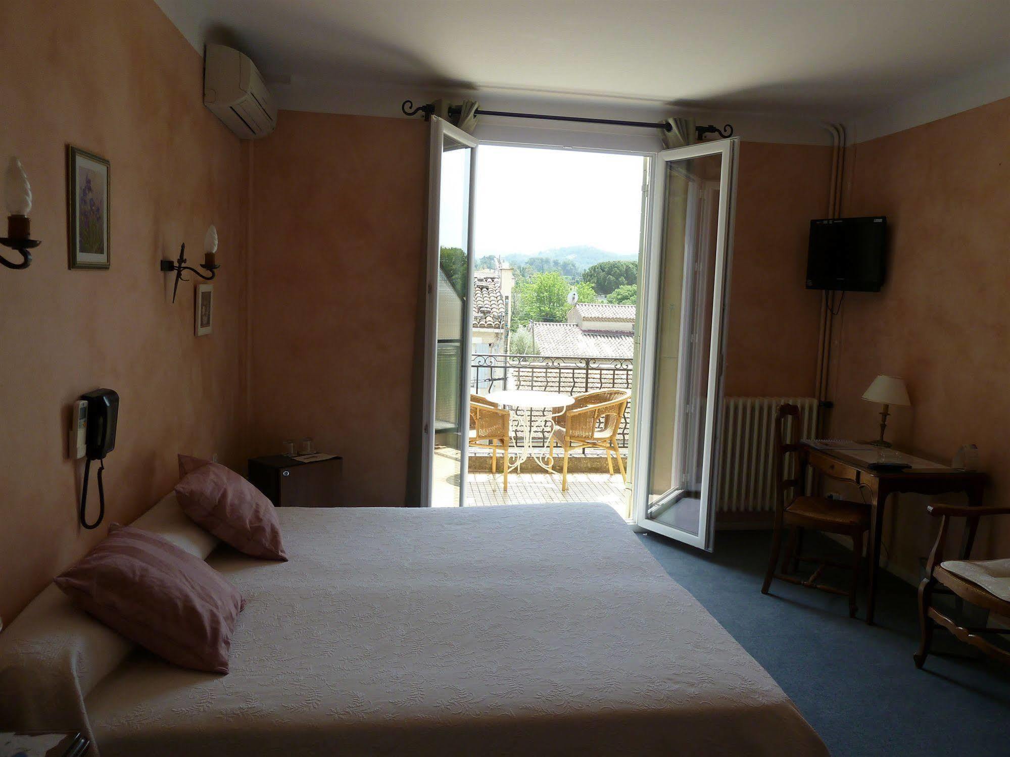 Le Castelet Des Alpilles Hotel
