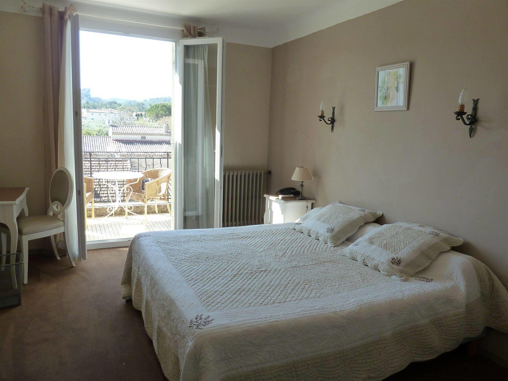Le Castelet Des Alpilles Hotel