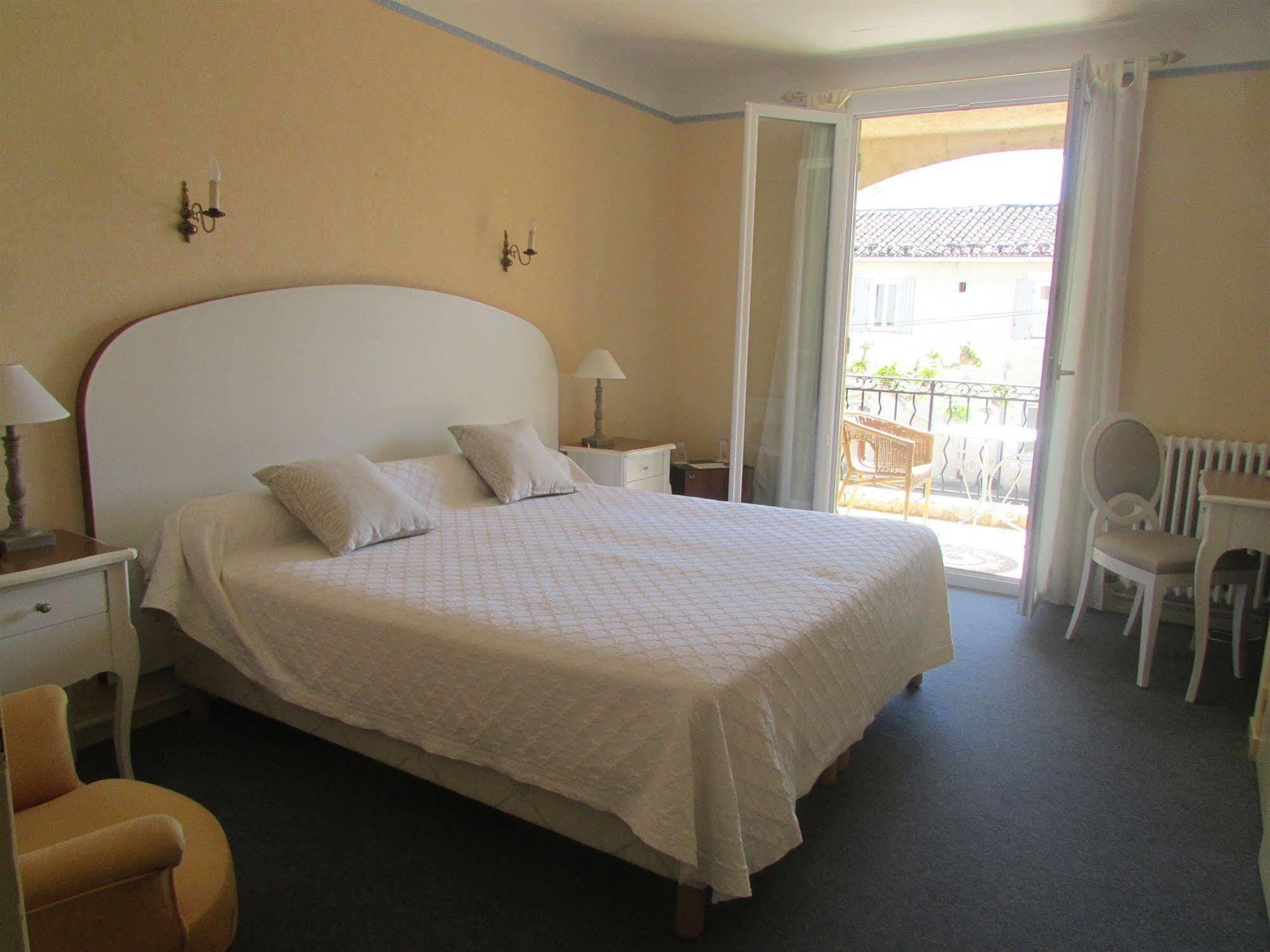 Hotel Le Castelet Des Alpilles 3*