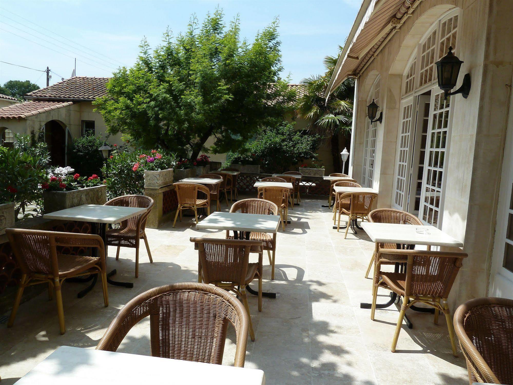 Le Castelet Des Alpilles 3*